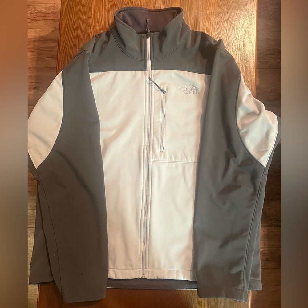 Men’s North Face soft shell jacket